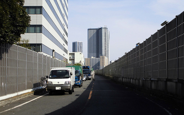 築地市場の裏出口の道。環状2号は、この道を流用して2016年12月に暫定開通する