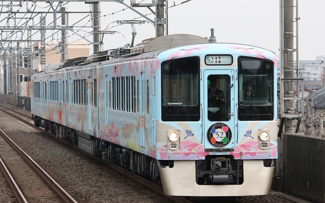 西武鉄道の観光電車「52席の至福」。4月17日に池袋駅で行われる予定だった出発式は中止が決まった。運行は予定通り行われる。