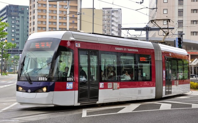 熊本市電は19日から一部の区間を除き運転を再開した。