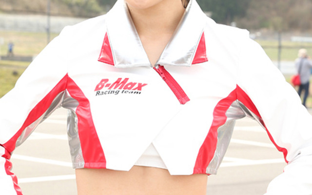B-MAX Racing girl