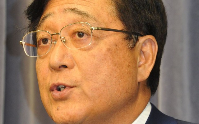 続投し原因究明に道筋をつける三菱自動車、益子会長（11日・国土交通省）