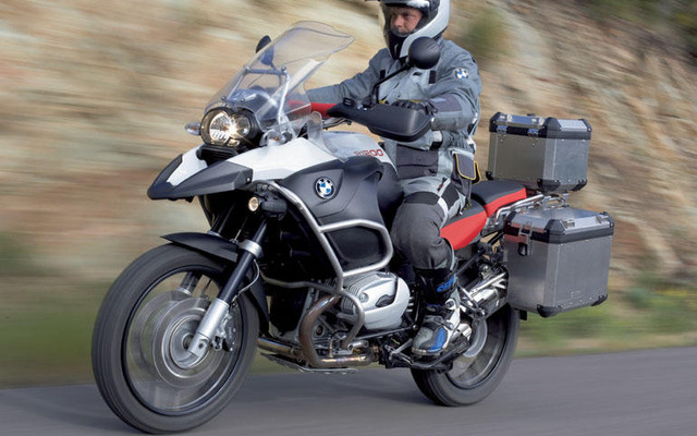 氷の祭典に氷の R1200GSアドベンチャー が登場　2月6日から