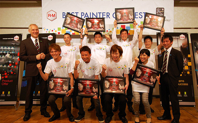 決勝に参加したファイナリスト8名（「国際R-Mベストペインター・コンテスト」日本大会決勝、5月21日）