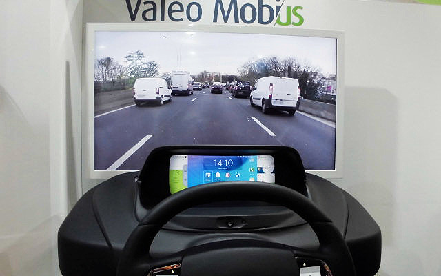 CES 2015で発表された次世代コックピット・コンセプト『Valeo Mobius 2』を日本初公開したヴァレオ（人とくるまのテクノロジー展2016横浜）