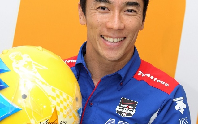 佐藤琢磨、決勝用スペシャルカラーのヘルメットを公開（第100回インディ500）