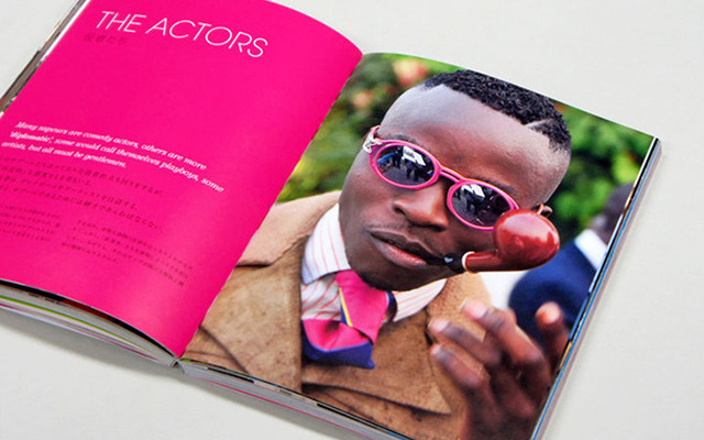 写真集『SAPEURS the Gentlemen of Bacongo』（2,300円）日本語版が発売1カ月で3刷達成