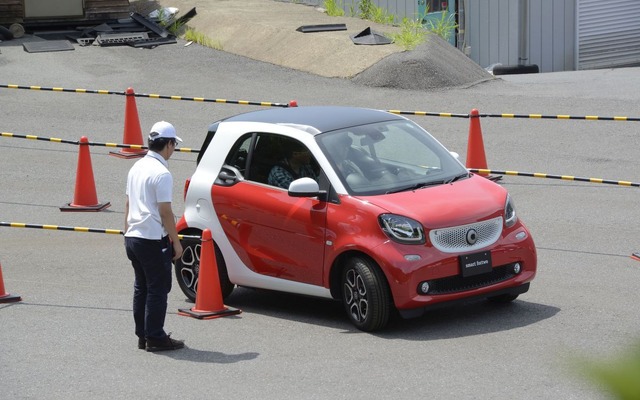 特設コースでスマートの超小回り体験