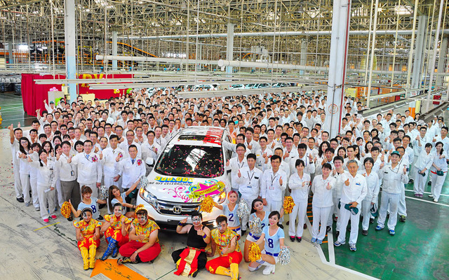 台湾 四輪車生産累計30万台記念式典