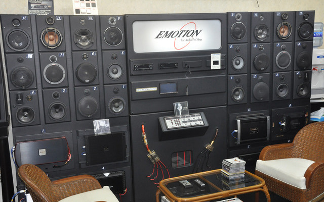 カーオーディオプロショップ エモーション（福岡県）の「デモボード」。