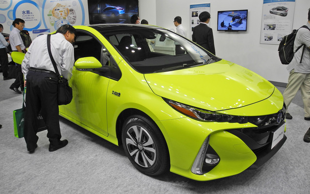 今秋発売予定の新型『プリウスPHV』