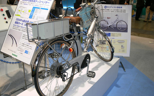 【FC EXPO07】岩谷産業の燃料電池自転車、5年後の発売を目指す