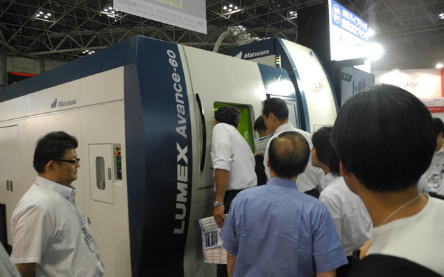 松浦機械製作所が開発したハイブリッド金属3Dプリンタ「LUMEX Advance-60」