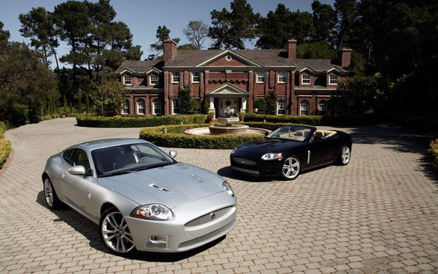 ジャガー XKR のクーペとコンバーチブルを日本発売