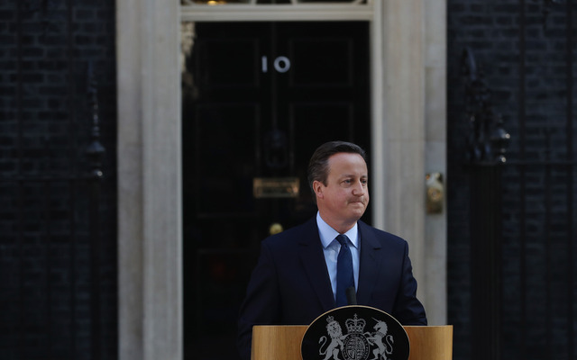 投票の結果を受けて英首相辞任を表明したキャメロン（24日）　(c) Getty Images