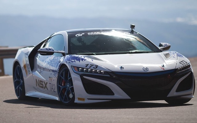 量産車クラスで優勝のホンダ NSX 新型