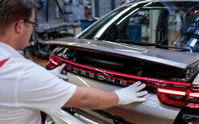 ドイツ・ライプツィヒ工場で一貫生産されるポルシェ パナメーラ 新型