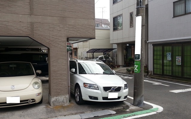 横浜の住宅街にある「トメレタ」駐車場。こんなスペースでも有効活用ができるのが特徴