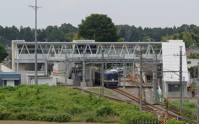 男衾駅に整備された東西自由路の外観。7月16日から使用を開始する。