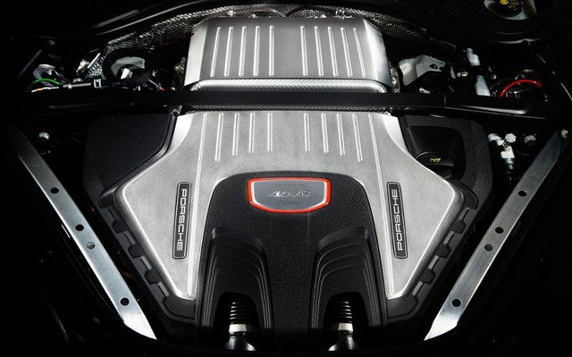 ポルシェ パナメーラ 新型の4.0リットルV8ツインターボ