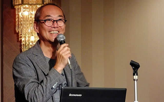 クルマのデジタルラジオ『Amanekチャンネル』をプレゼンした、アマネク・テレマティクスデザイン庄司明弘CMO（7月15日、東京・半蔵門）
