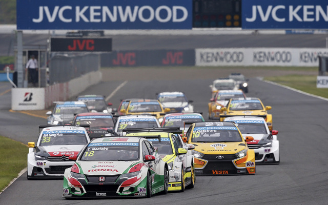 昨年のWTCCもてぎ戦（写真先頭はモンテイロ駆るシビック）。