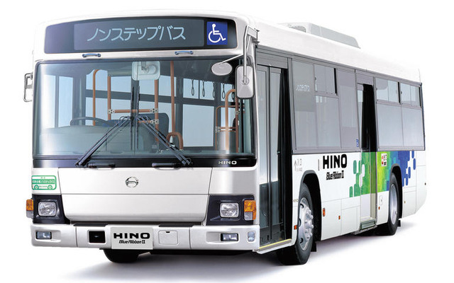 日野の大型路線バスが新長期規制クリア、一部車型で2015年燃費規制を達成