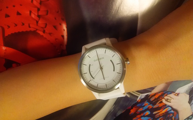 vivomove sportsのスポーツホワイトは女性に似合う