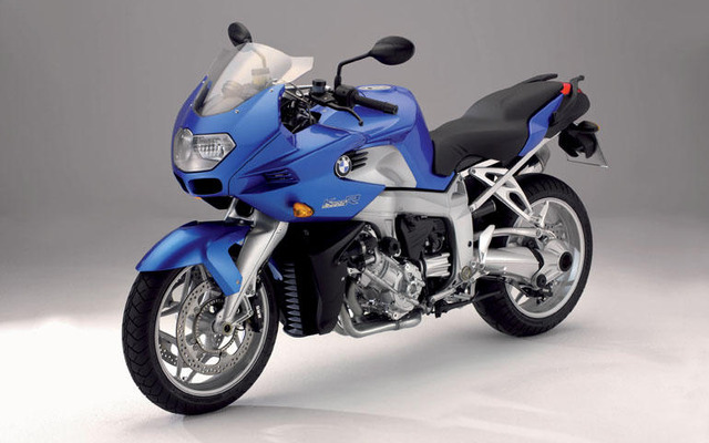 BMW、K1200R にハーフカウル仕様を追加