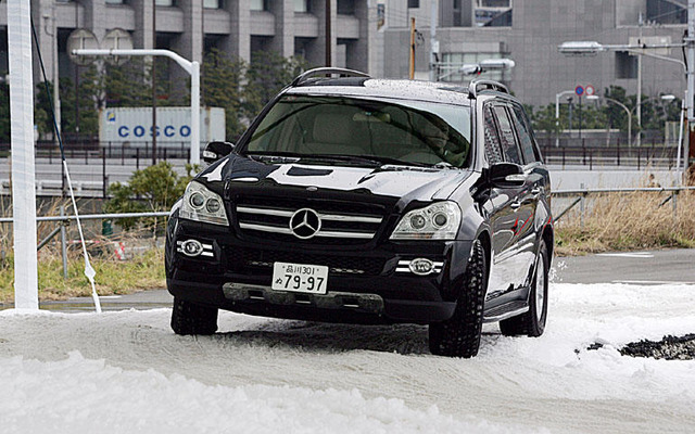 【メルセデス・雪上ドライブ体験】暖冬のお台場に雪上コース出現