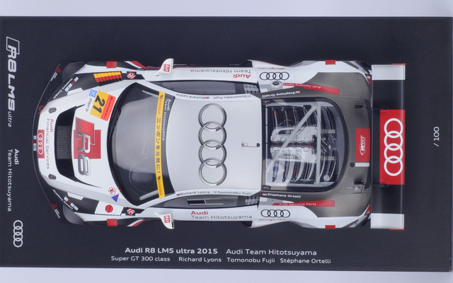 Audi Team Hitotsuyamaの1/18特注ミニカー（15年シーズン仕様）