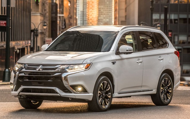 三菱 アウトランダー PHEV
