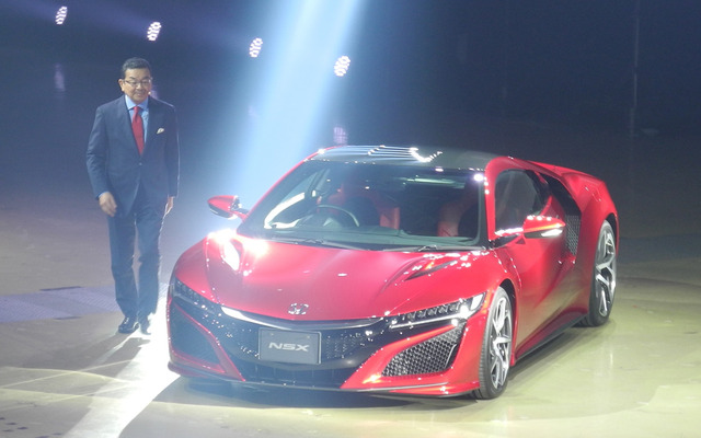 『NSX』に乗って登場したホンダの八郷隆弘社長