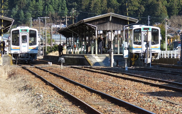 静岡の天浜線と台湾の集集線が姉妹協定を締結。切符の「無償交換」を実施する。写真は天浜線の天竜二俣駅。