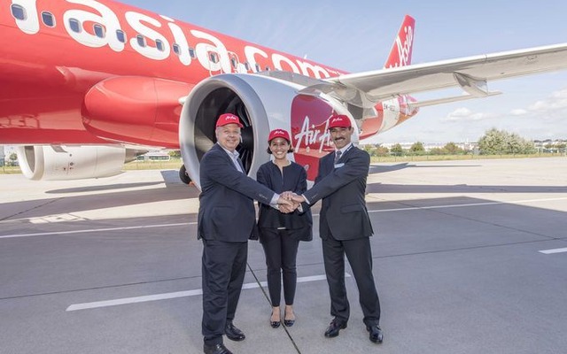エアバス、エアアジアにA320neo第1号機を引き渡し