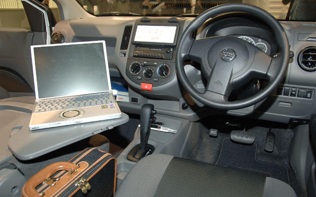 新車の選び方…パソコン用のAC100V電源