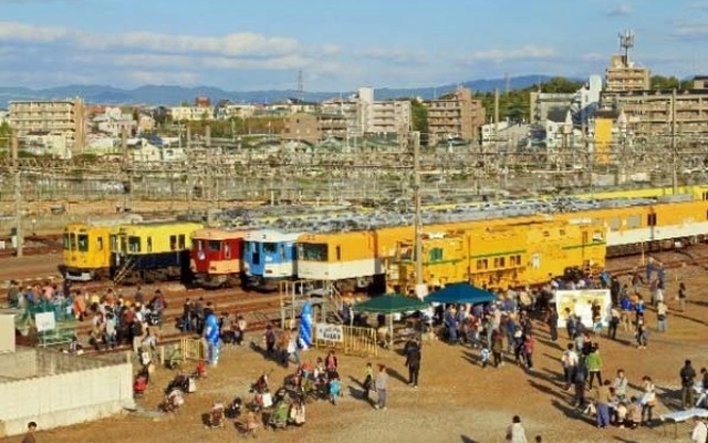 近鉄は恒例の「鉄道まつり」を五位堂検修車庫など3カ所で開催する。写真は昨年の五位堂で開催された「鉄道まつり」の様子。