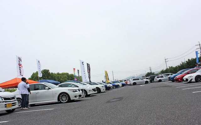 5月に愛媛県で開催された『中四国オートサウンドフェス』の 会場風景。