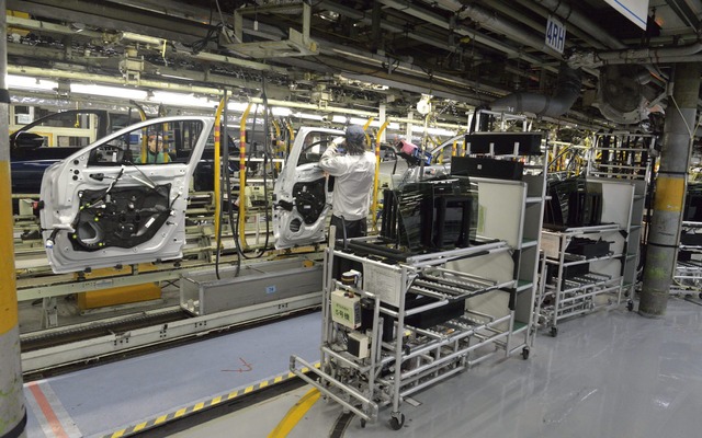 マツダ本社工場の組み立てライン