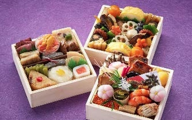 謹製おせち三段重