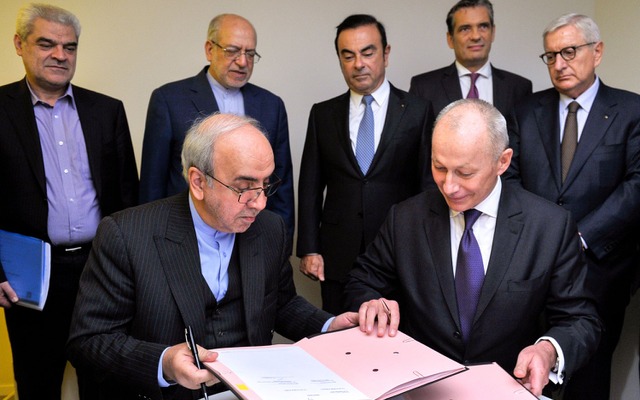 イラン合弁工場を設立することで合意したイラン開発革新公社（IDRO）とルノー