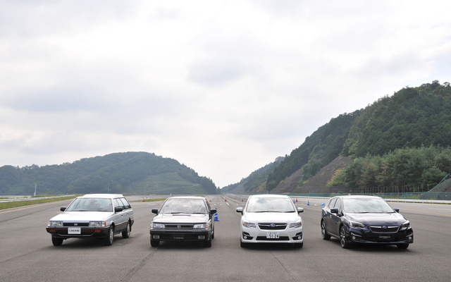 左からレオーネ、レガシィ、現行インプレッサ、次期インプレッサ