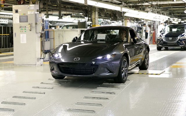 マツダ MX-5 RF（ロードスターRF）の量産第一号車（欧州仕様車）