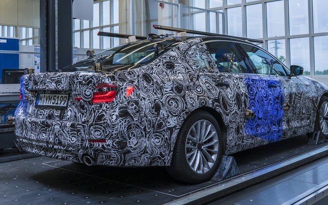 BMW 5シリーズ 次期型の開発プロトタイプ車