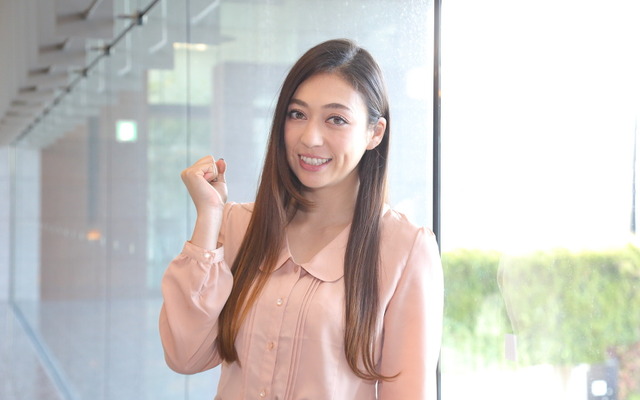 “美しすぎるレーサー”としても注目を集め、くるまマイスター検定のアンバサダーにも就任した塚本奈々美さん