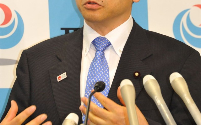 三菱自動車軽4車種で、国土交通省としての燃費値を公表する石井啓一大臣（6月21日）