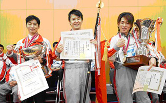 総合優勝を果たした九州日野