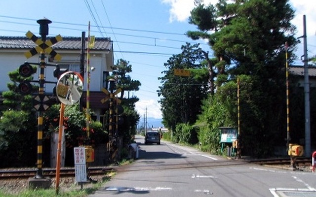 電鐘式警報機が設けられている北新停留所踏切。11月9日から電子音式に変わる。