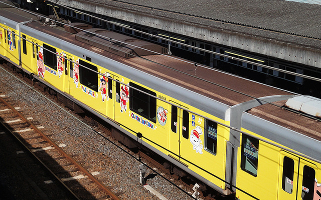 クレヨンしんちゃんラッピング電車＆バス出発式（東武鉄道春日部駅、11月3日）