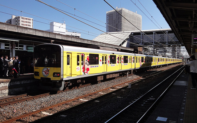 クレヨンしんちゃんラッピング電車＆バス出発式（東武鉄道春日部駅、11月3日）