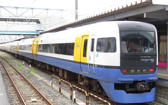 「マリフェス」では「千葉県にゆかりのある特急電車」が展示される。写真は千葉県内のJR線で運用されている特急形電車の255系。